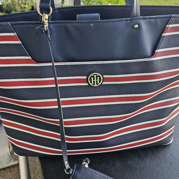 TOMMY HILFIGER NAVY BLUE RED WHITE SHOPPER TOTE BAG PURSE W/ POUCH. Brand new - Picture 8 of 17